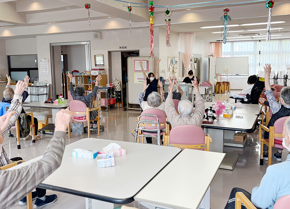 体の機能維持のための体操を行っています。ご利用者の様子も観ています。